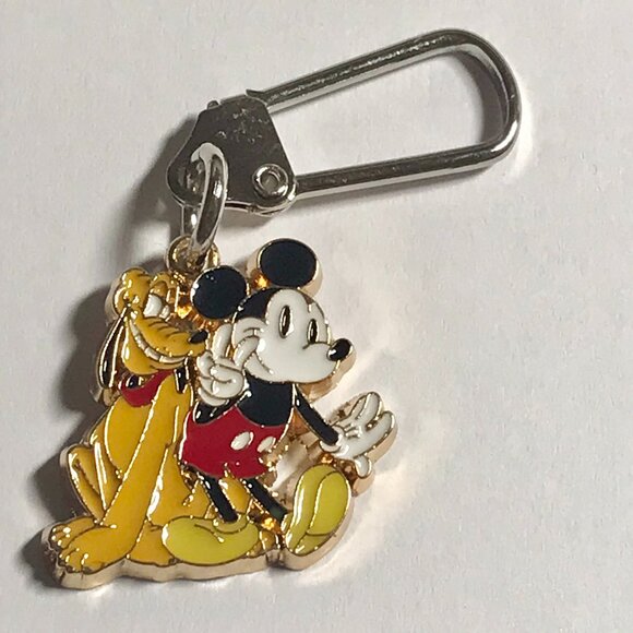 Disney Pluto Dog Mickey Mouse Fab 5 Zipper Pull Keychain Purse Charm Backpack - Picture 3 of 9